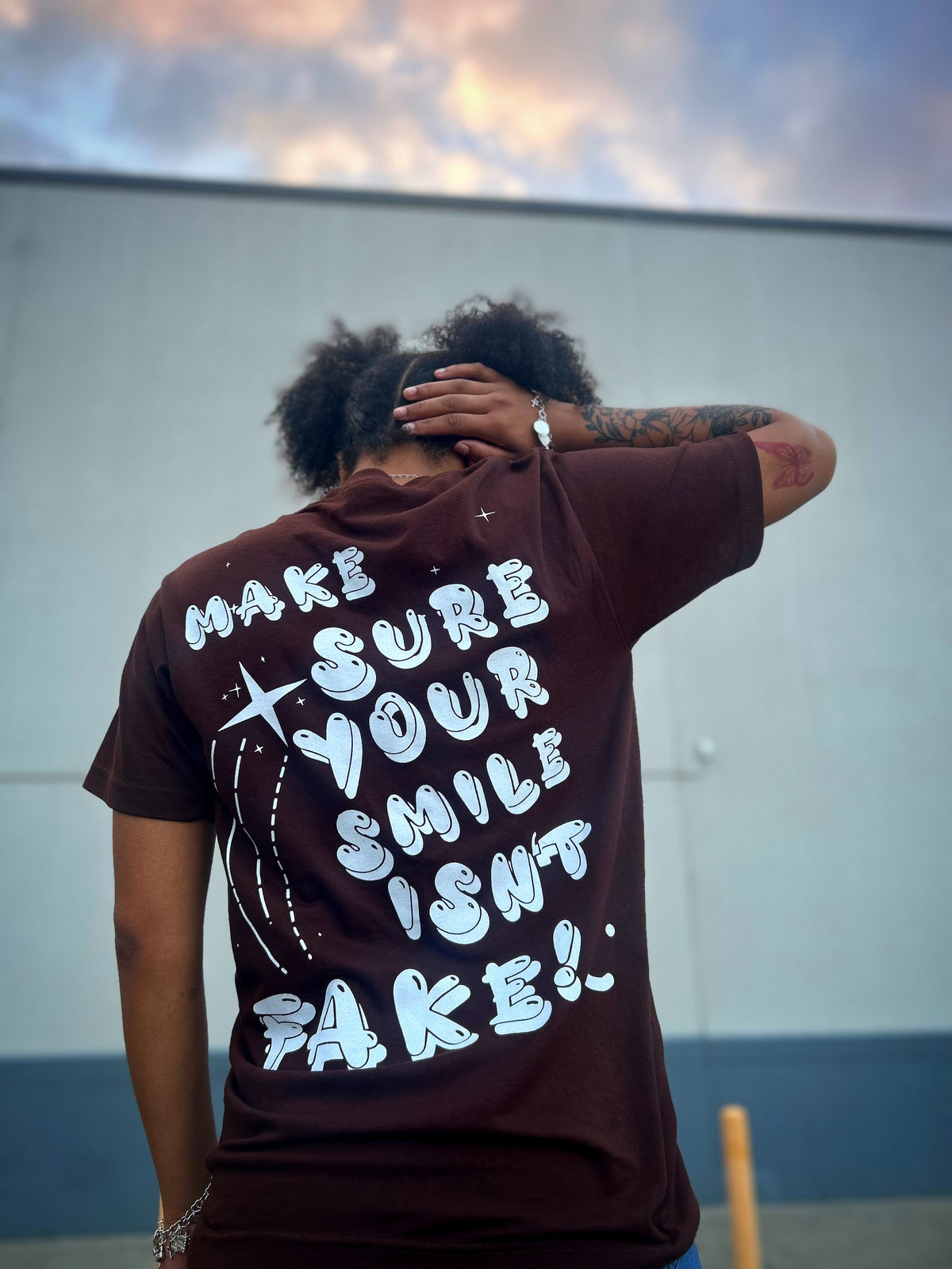 “No fake smiles” T-shirt(Brown)