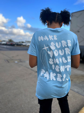 “No fake smiles” T-shirt (Baby Blue)