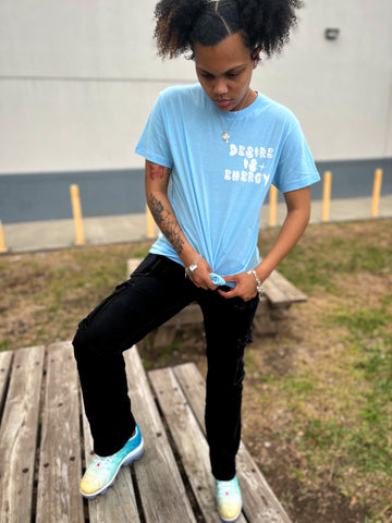 “No fake smiles” T-shirt (Baby Blue)